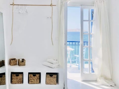 Casa Phorkys: 3 independent seafront studios - st floor view