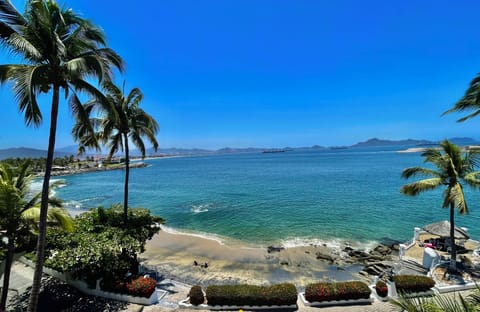 Beach nearby, sun loungers