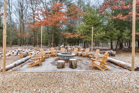 Houtzdale Vacation Rental | 6BR | 2BA | Steps Required | 1,500 Sq Ft