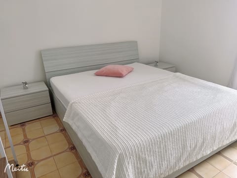 1 bedroom, iron/ironing board, bed sheets