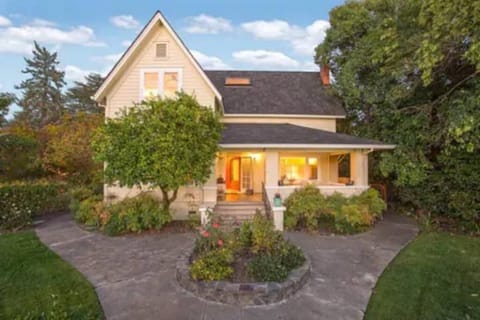 A front view main house. The Garden Studio is a separate structure just behind.