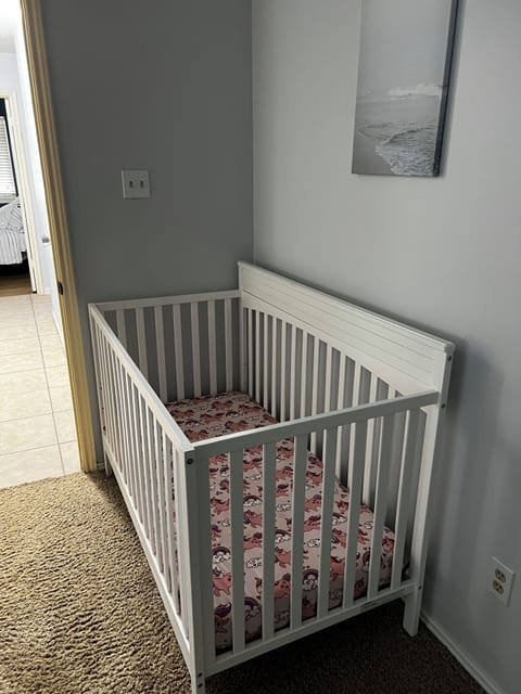 4 bedrooms, desk, iron/ironing board, travel crib