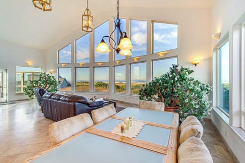 Gold Beach Vacation Rental | 3BR | 2BA | 2,728 Sq Ft | Stairs Required