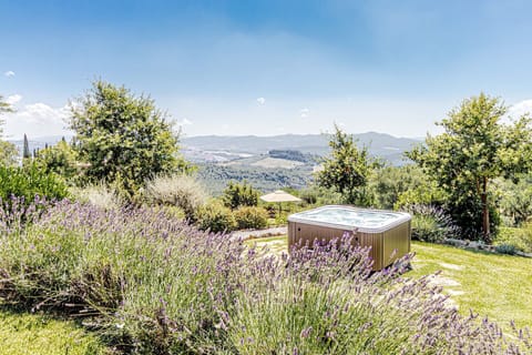 Building Exterior, Garden, Hot Tub, Outdoor, Scenic View