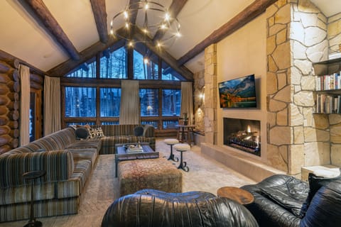 2.0-peaceful-easy-feeling-mountain-village-living-room1-edit