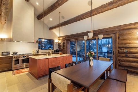 3.1-peaceful-easy-feeling-mountain-village-dining-room3