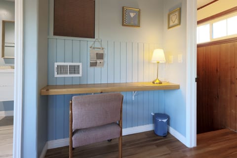 Bedroom 2 w/ Queen bed & En-Suite
-Working area