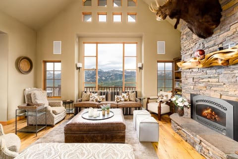 Home Decor, Furniture, Indoors, Living Room, Fireplace