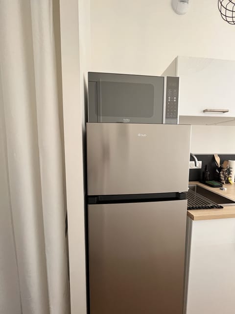 Fridge, microwave, dishwasher, coffee/tea maker