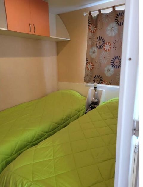 2 bedrooms, iron/ironing board