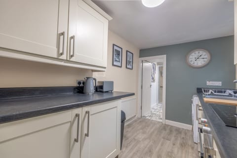 4acc9ebe-af7d-4b59-8a27-c2a6d08e00a3