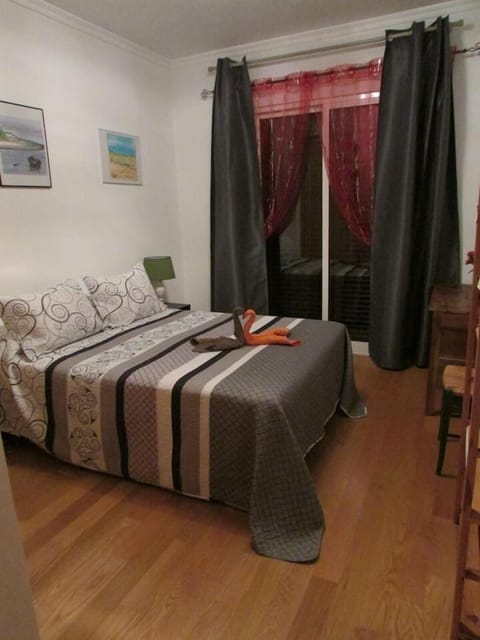 1 bedroom, iron/ironing board, internet, bed sheets