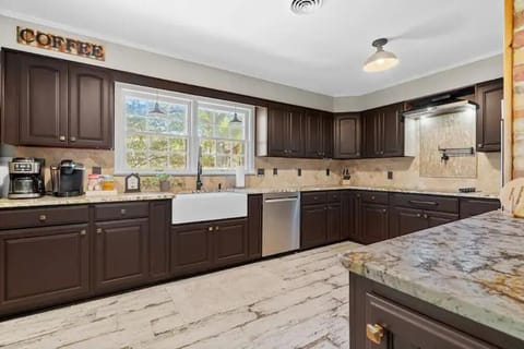 Fully stocked kitchen to prepare your meals