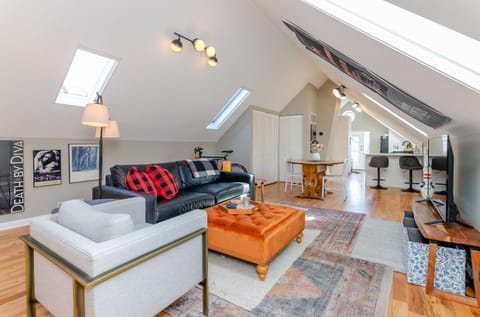 Open living/kitchen loft