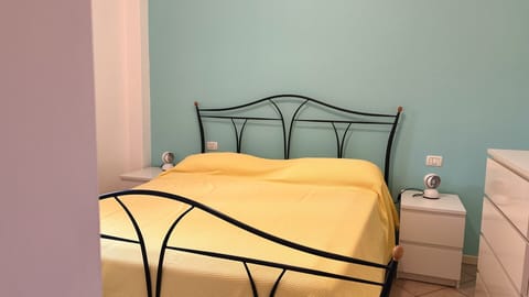 2 bedrooms, bed sheets