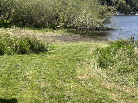 Pathway leading to lake, just few steps away from th house