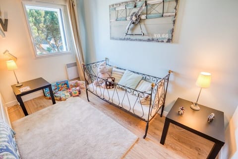 4 bedrooms, desk, iron/ironing board, travel crib