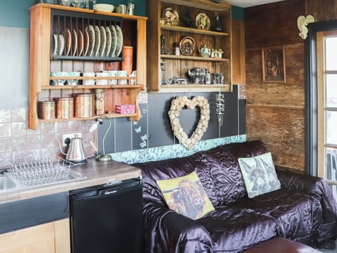 Open plan living space | The Peacock Roost - Ymwlch Barns, Ymwlch, near Porthmadog