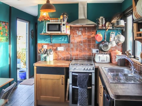 Open plan living space | The Peacock Roost - Ymwlch Barns, Ymwlch, near Porthmadog