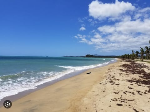 Beach nearby, sun loungers, beach towels