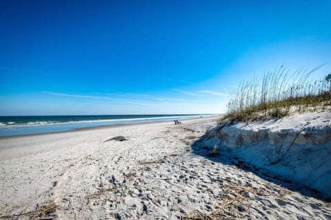 Beach nearby, sun loungers, beach towels