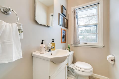 Bathtub, hair dryer, towels