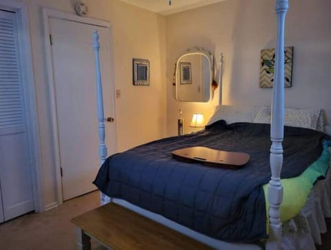 5 bedrooms, in-room safe, desk, iron/ironing board