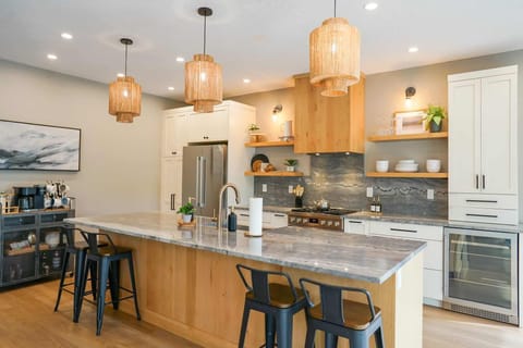 Gourmet kitchen with Bosch & Thermador appliances.