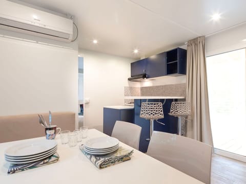 Property, Furniture, Building, Azure, Comfort, Lighting, Interior Design, Wood, Floor, Curtain