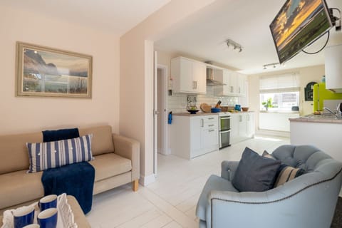 Ty Heulwen Living Room Kitchen