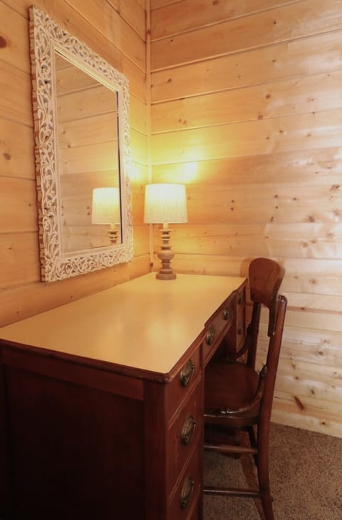 Bedroom 3 office desk could be used as a vanity too