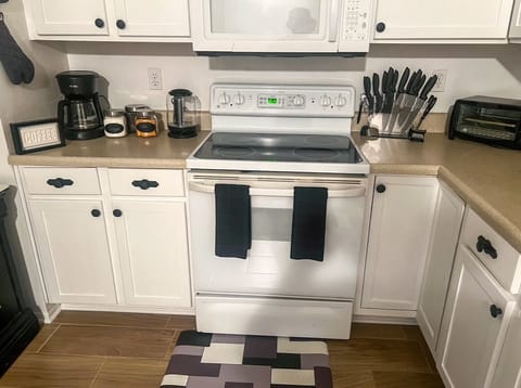 Microwave, oven, stovetop, cookware/dishes/utensils