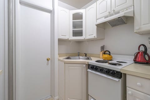 Fridge, microwave, stovetop, cookware/dishes/utensils