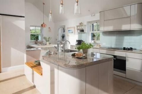 9abe6669 a2d8 48c9 96f7 b1858ffb44ab