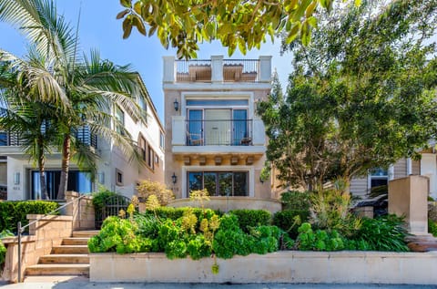 dozy family beach home with modern appliances