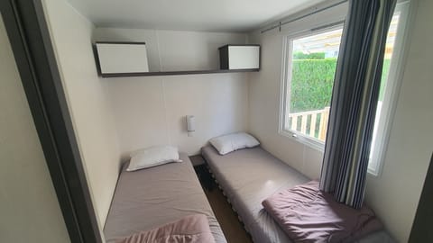 3 bedrooms, in-room safe, free WiFi, bed sheets