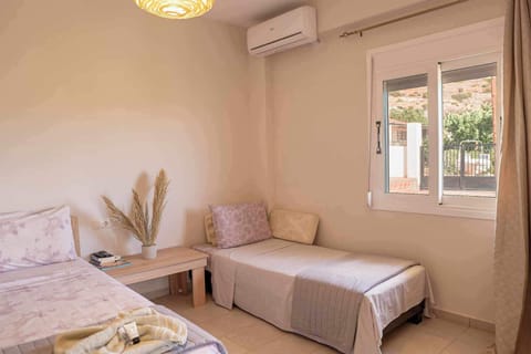 beds in the studio - one double and one single