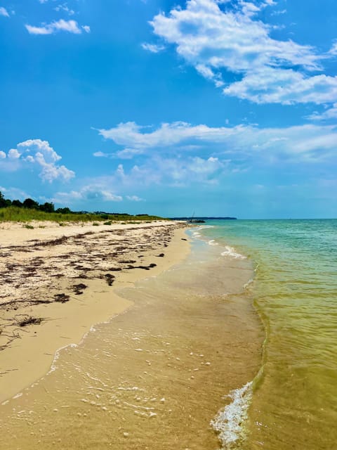 Beach nearby, sun loungers, beach towels