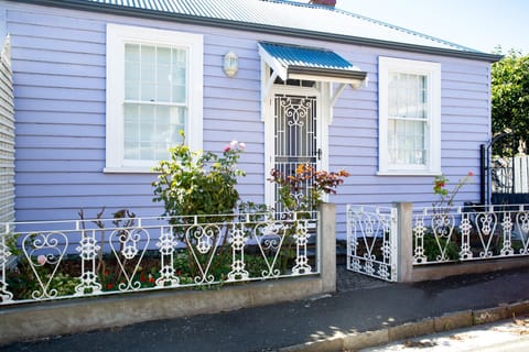 1870s Heritage Cottage at the front with open plan extension in the rear.
