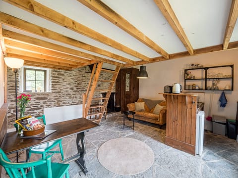 Ventry Farm Cottages - Shamrock Cottage - a cluster of rustic and charming accommodation available on Dingle Peninsula, County Kerry