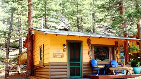 cabin_resort_estes_park_front