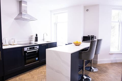 Kitchen and island for cooking and eating. Finished with granite worktops.
Kitchen fully equipped with oven, hob, fridge freezer, washing machine, dishwasher and microwave.