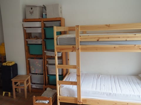 9 bedrooms, iron/ironing board, travel crib, bed sheets