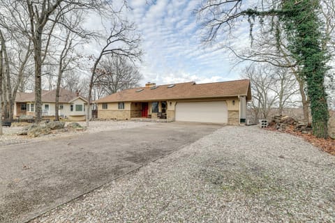 Parking | Garage (1 Vehicle) | Driveway (6 Vehicles) | RV/Trailer/Boat Parking