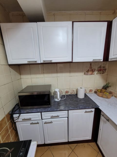 Fridge, microwave, stovetop, cookware/dishes/utensils