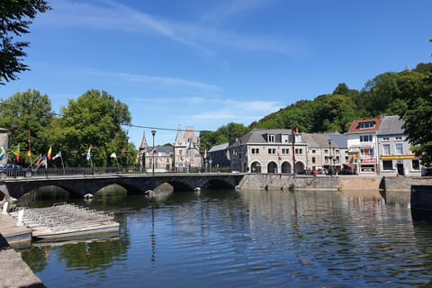 Region [summer] (>5 km)