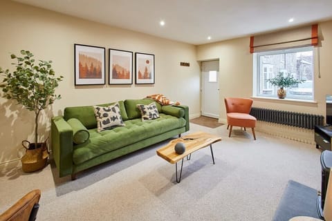 Cinnamon Cottage, Barnard Castle - Host & Stay