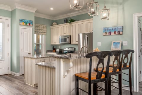 005 Goin' Coastal Fully Equiped Kitchen