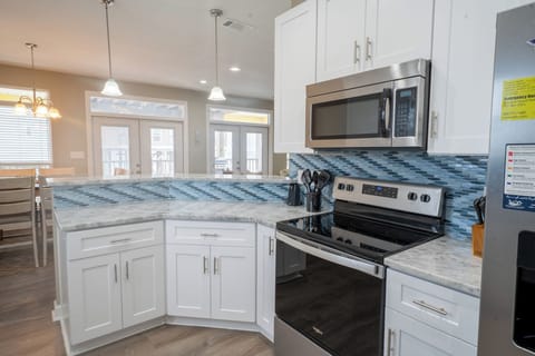 007 Lazy Daze Beach House Kitchen Stove