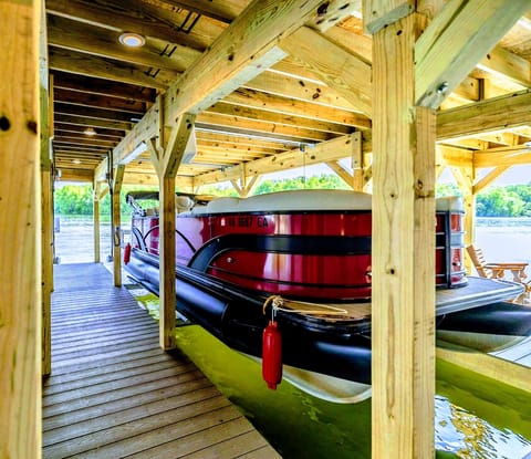 Make the most of lake life with our convenient on-site boat dock, perfect for leisurely days on the water or enjoying the tranquil views